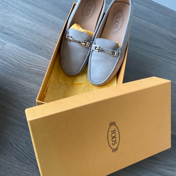Tod’s Gommini Driving Shoes in Suede Light Grey Size 35 - Picture 3 of 5